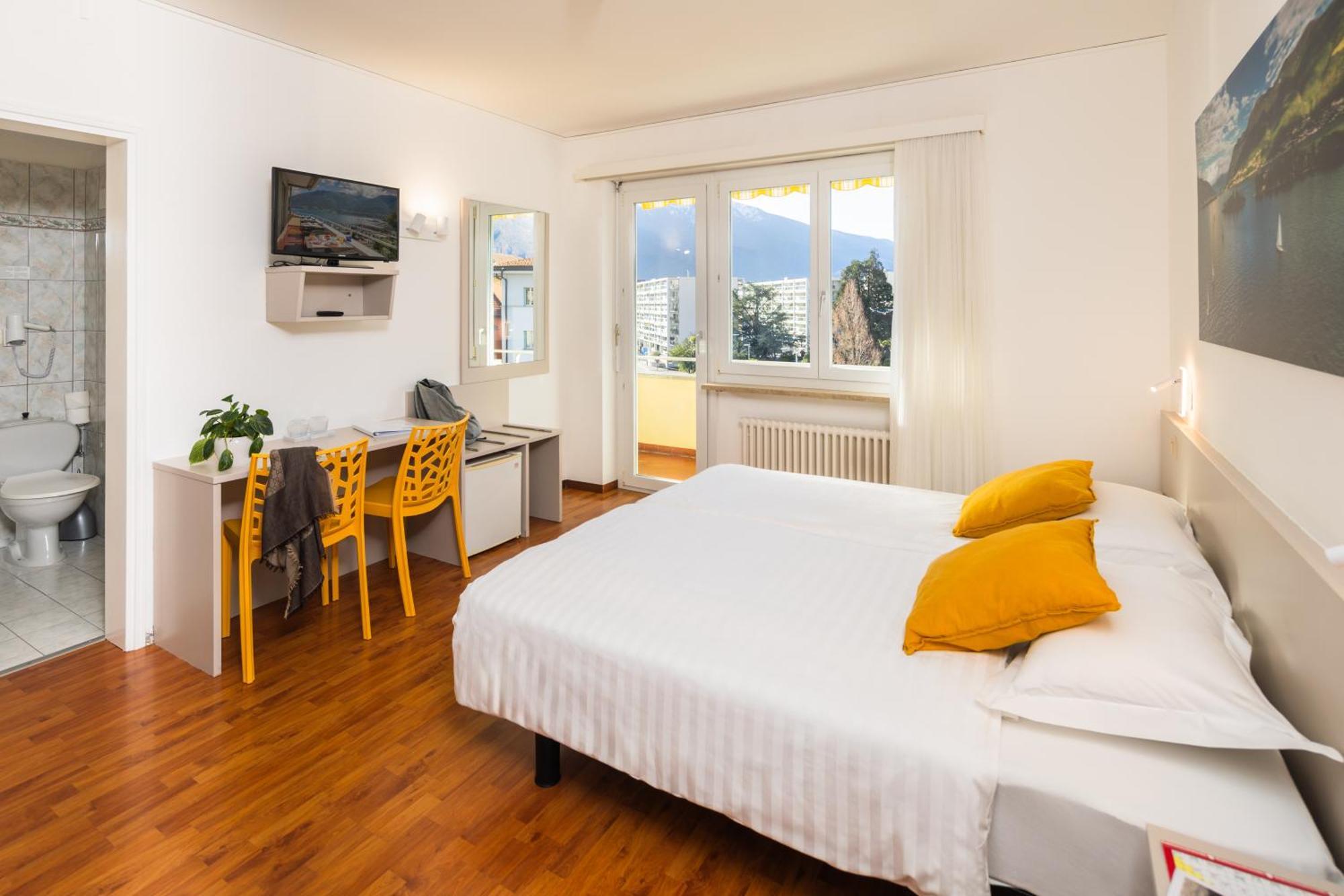 Hotel Rondinella Локарно Экстерьер фото